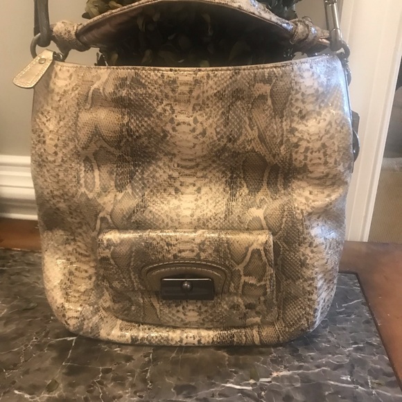 Coach embossed python look bag. In good condition with 2 charms - Picture 11 of 11